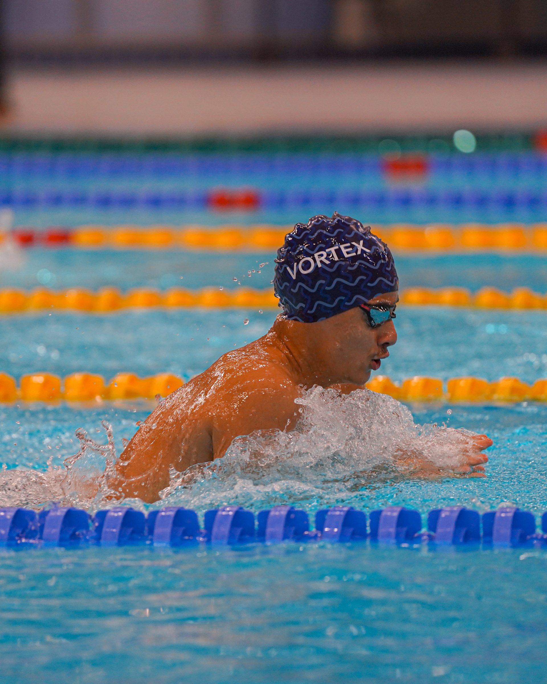 Vortex swimmer racing breaststroke
